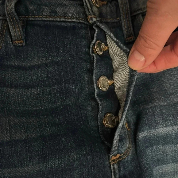 Guess model Jean button butterfly stretch jeans 26 ￼ - Picture 4 of 7